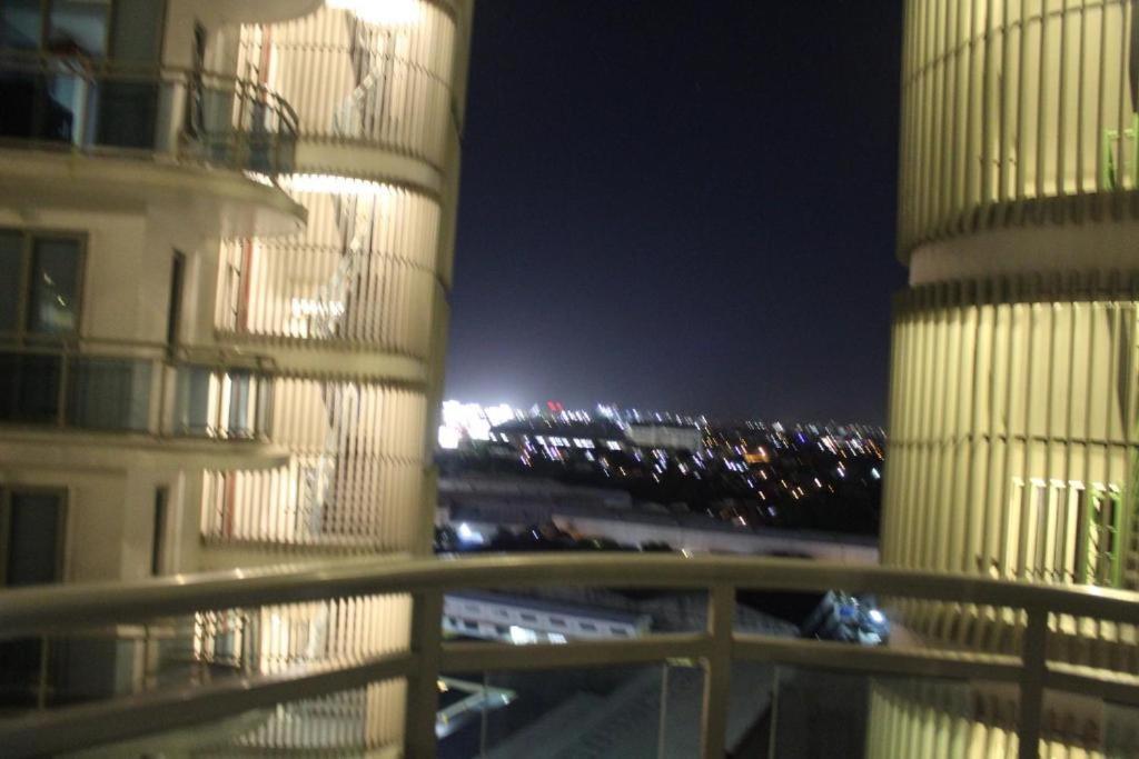 Azure Urban Resort A4 Near Airport Mall With Wavepool Paranaque City Εξωτερικό φωτογραφία